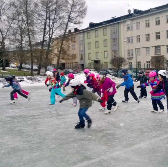 students ice-skating